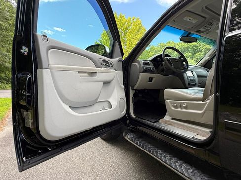 Used 2012 Chevrolet Tahoe LT AWD/4WD image 7