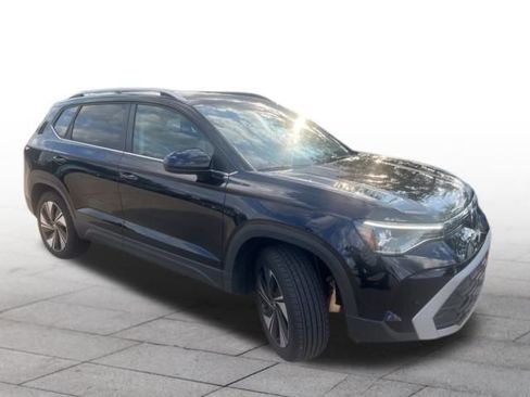 Used 2025 Volkswagen Taos SE image 1