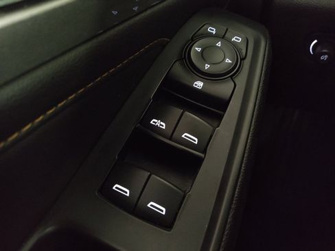 Used 2021 Chevrolet Traverse LT FWD image 27