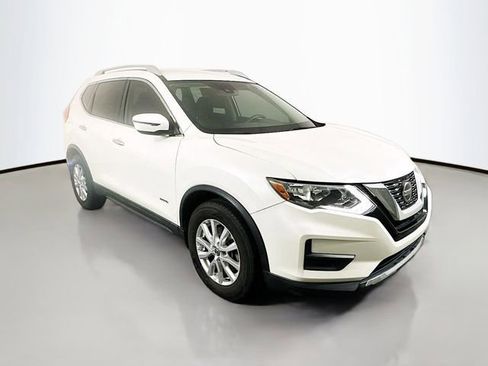 Used 2019 Nissan Rogue SV image 1