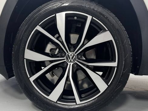 Used 2025 Volkswagen Atlas SEL Premium R-Line AWD/4WD image 11