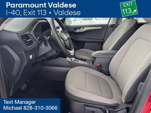 Used 2021 Ford Escape SE w/ SE Sport Appearance Package image 9