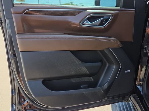 Used 2024 Chevrolet Tahoe High Country AWD/4WD image 13