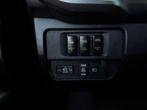 Used 2018 Toyota Tacoma TRD Off-Road AWD/4WD image 23