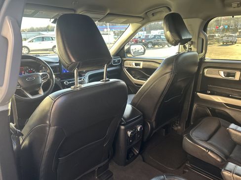 Used 2022 Ford Explorer Limited image 23