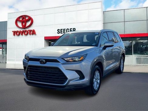 Certified 2025 Toyota Grand Highlander XLE image 6