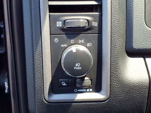 Used 2015 RAM 1500 Express AWD/4WD image 19