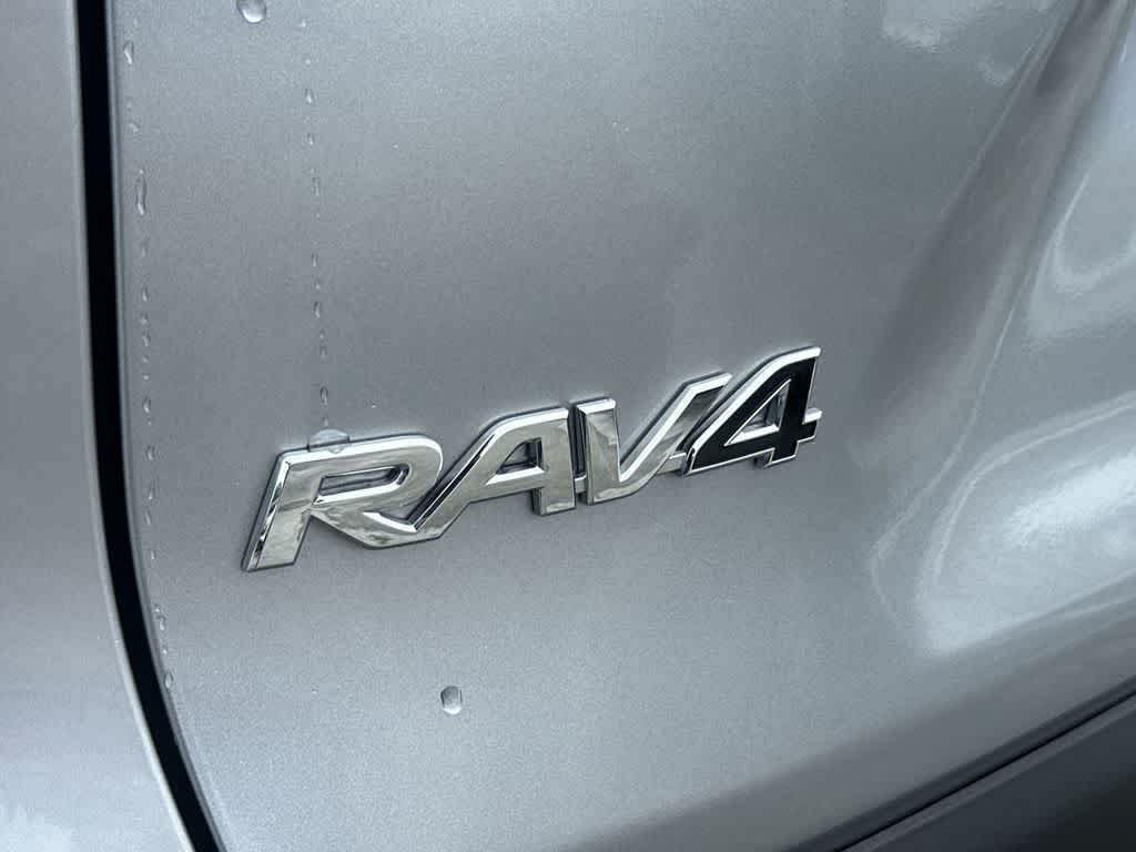 Used 2023 Toyota RAV4 LE AWD/4WD image 10