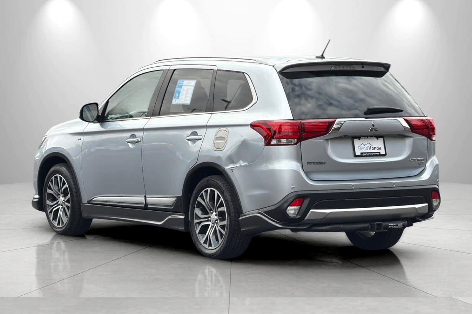 Used 2016 Mitsubishi Outlander GT AWD/4WD image 6