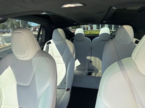 Used 2022 Tesla Model X image 41