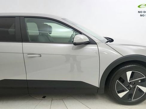 Used 2025 Hyundai Ioniq 5 SE RWD image 18