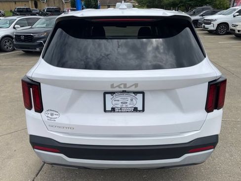 Used 2024 Kia Sorento LX FWD image 6