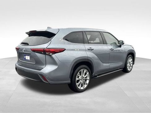 Used 2020 Toyota Highlander Limited FWD image 5