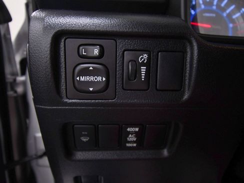 Used 2018 Toyota 4Runner SR5 Premium AWD/4WD image 18