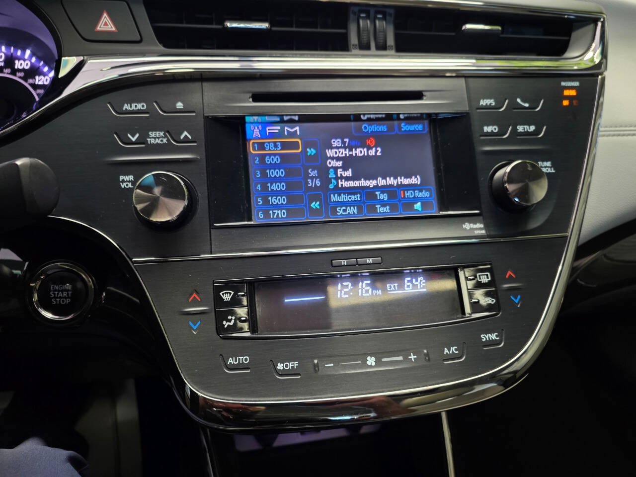 Used 2014 Toyota Avalon XLE Touring FWD image 22