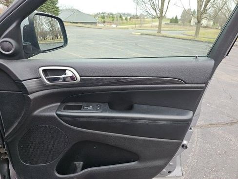 Used 2019 Jeep Grand Cherokee Laredo image 15