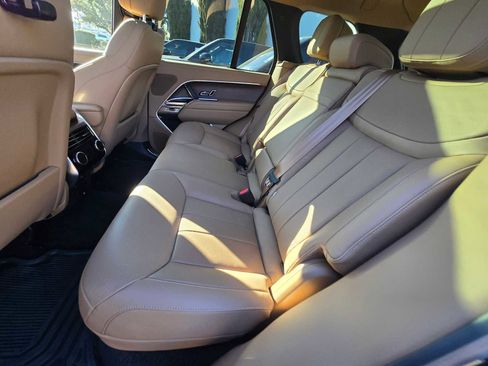 Used 2025 Land Rover Range Rover SE image 21
