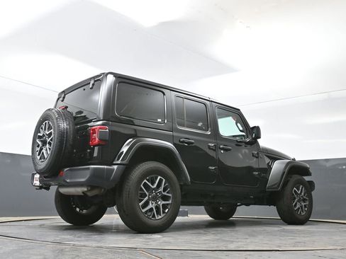 Used 2025 Jeep Wrangler Unlimited Sahara AWD/4WD image 46