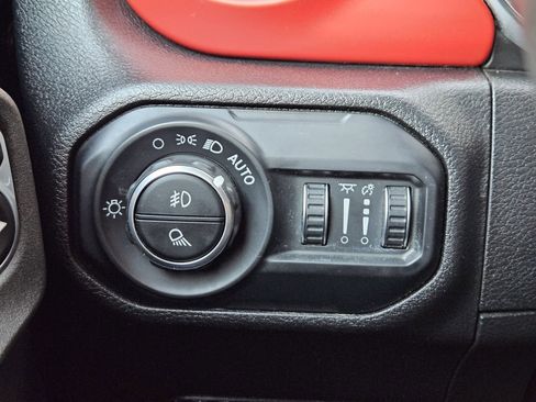 Used 2021 Jeep Gladiator Rubicon w/ Cold Weather Group image 25