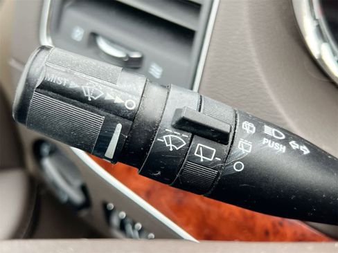 Used 2013 Chrysler Town & Country Touring-L w/ Driver Convenience Group image 25