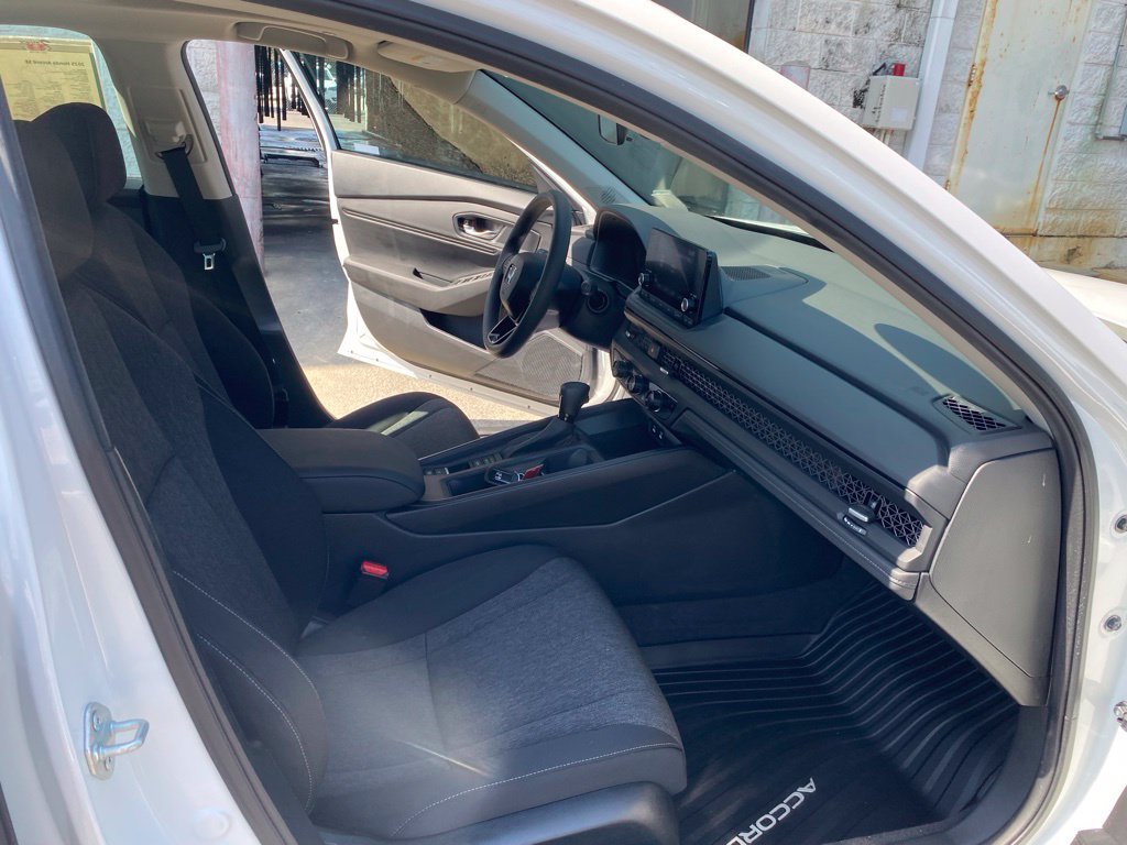 Used 2025 Honda Accord SE image 17