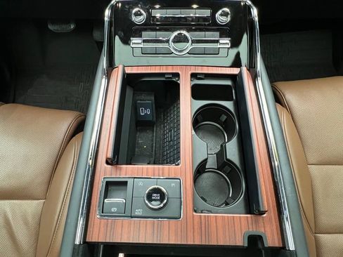Used 2024 Lincoln Navigator Reserve image 13