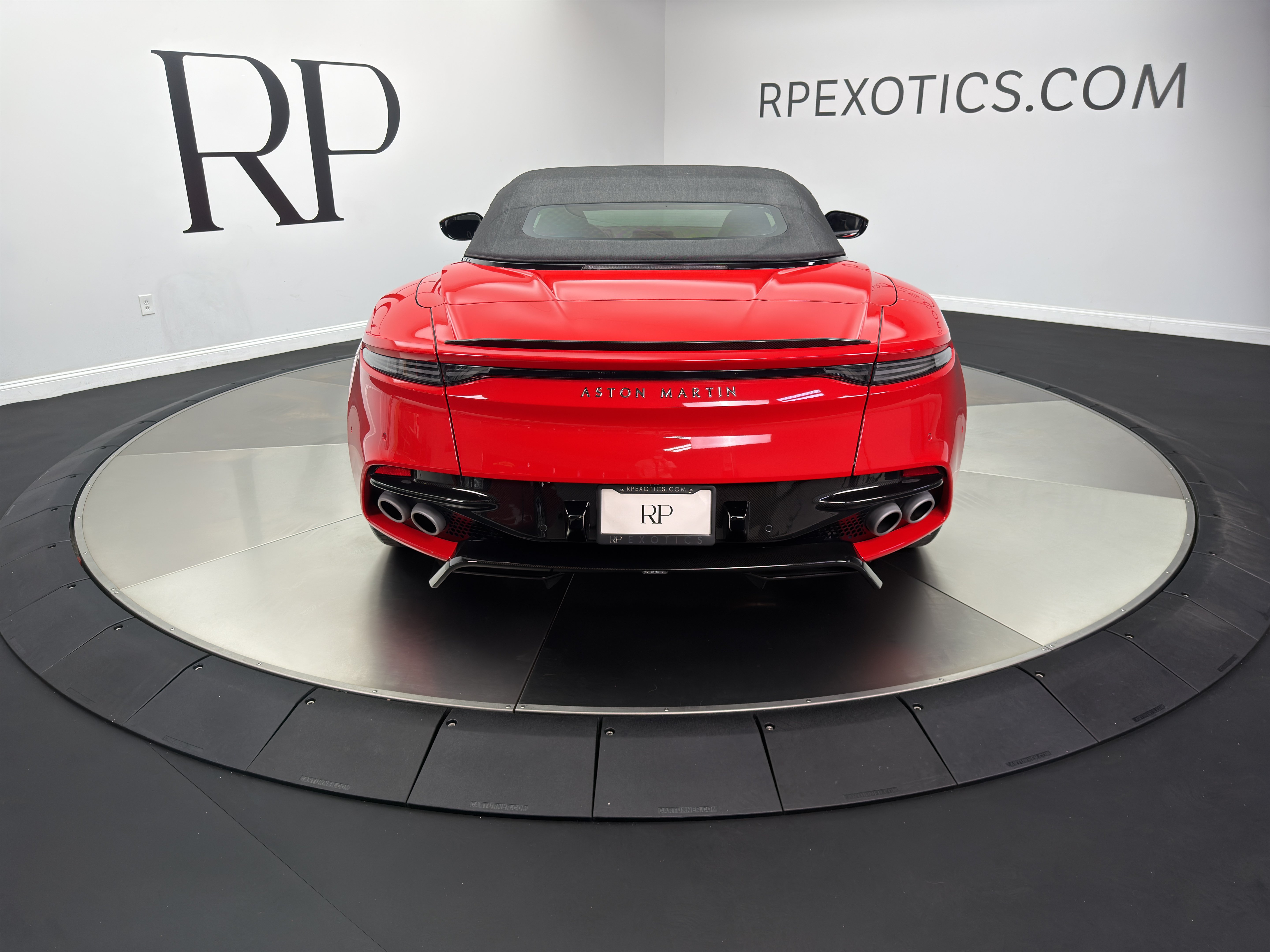 Used 2023 Aston Martin DBS Superleggera Volante RWD image 13