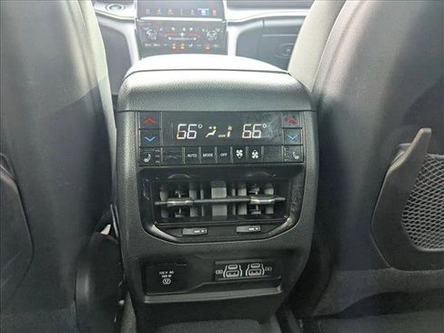 Used 2023 Jeep Grand Cherokee L Overland w/ Luxury Tech Group IV image 18