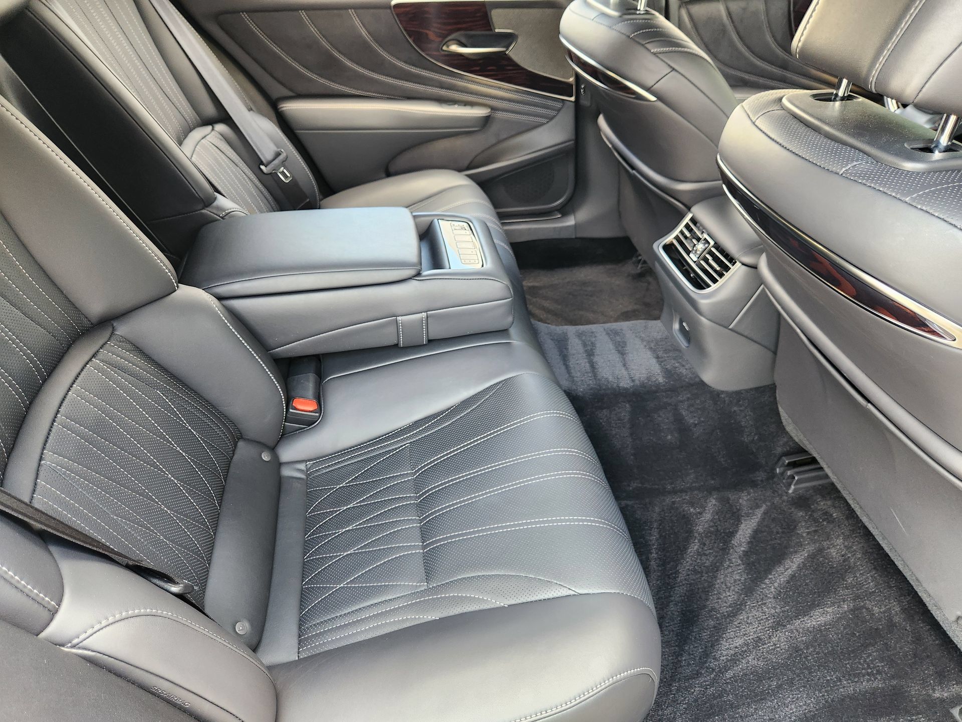 Used 2023 Lexus LS 500 w/ Interior Upgrade Package RWD image 30