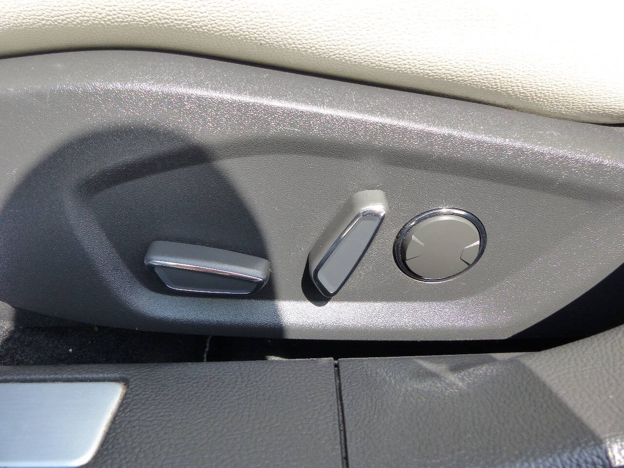 Used 2016 Ford Fusion Titanium FWD image 24