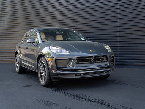 Certified 2026 Porsche Macan AWD/4WD image 26