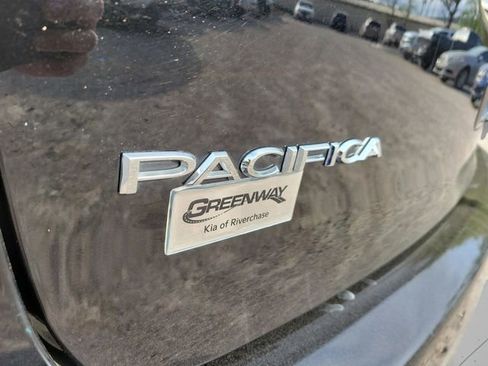 Used 2025 Chrysler Pacifica Select FWD image 35