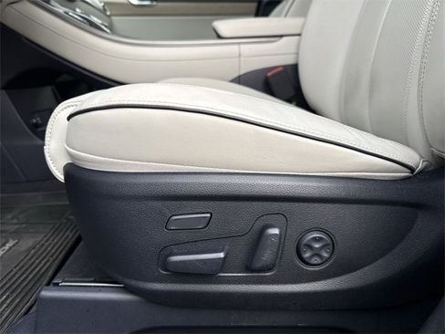 Used 2022 Hyundai Palisade Limited w/ Winter Package image 14