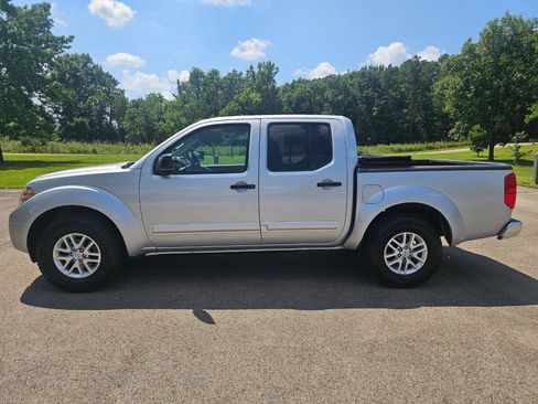 Used 2015 Nissan Frontier SV w/ SV Value Truck Package RWD image 9