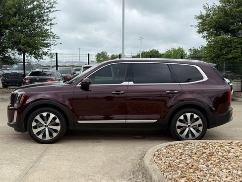 Used 2022 Kia Telluride S image 2