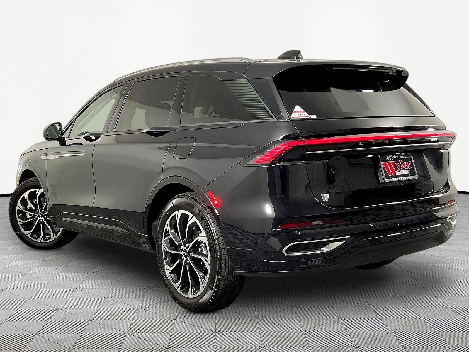Used 2026 Lincoln Nautilus Reserve AWD/4WD image 4