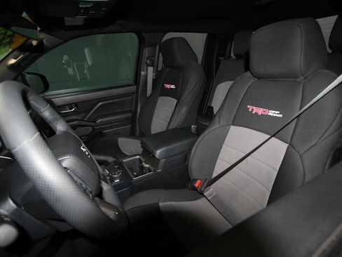 Used 2025 Toyota Tacoma TRD Off-Road AWD/4WD image 4