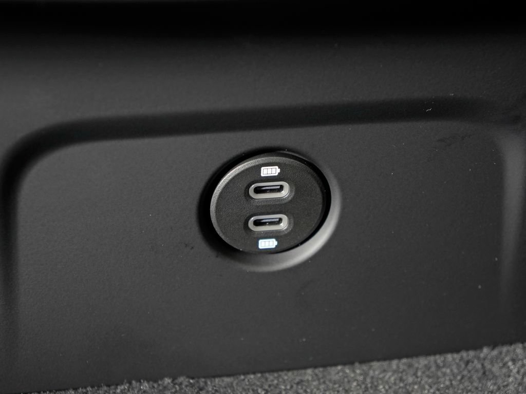 Used 2026 Porsche Macan AWD/4WD image 37
