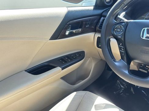Used 2017 Honda Accord Touring image 16