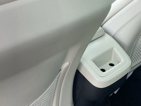 Used 2023 Volvo XC60 B5 Plus image 18