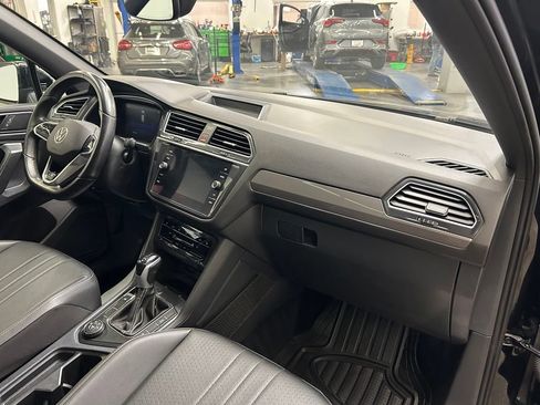 Used 2023 Volkswagen Tiguan SE R-Line AWD/4WD image 16