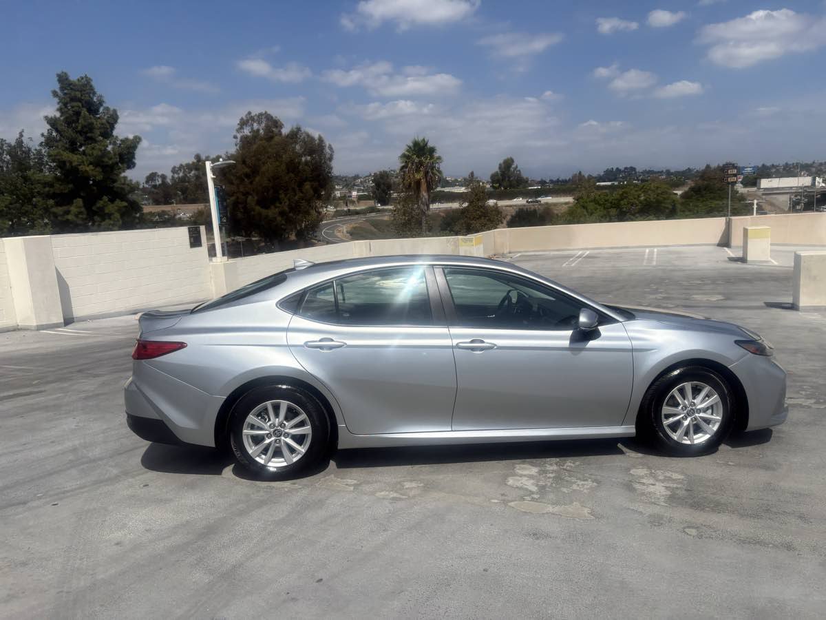 Used 2025 Toyota Camry LE FWD image 32