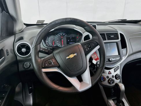 Used 2017 Chevrolet Sonic LT FWD image 17