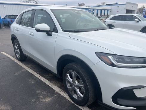 Used 2023 Honda HR-V LX image 2