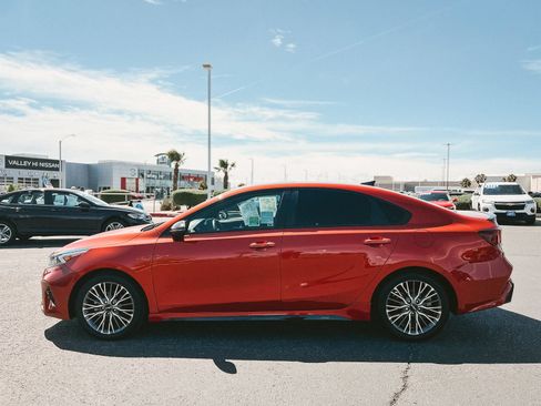Used 2023 Kia Forte GT-Line w/ GT-Line Premium Package FWD image 4