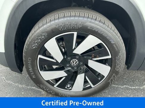 Used 2025 Volkswagen Atlas Cross Sport SE FWD image 9