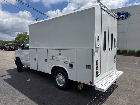 New 2027 Ford E-350 and Econoline 350 Super Duty w/ Power Equipment Group RWD image 10