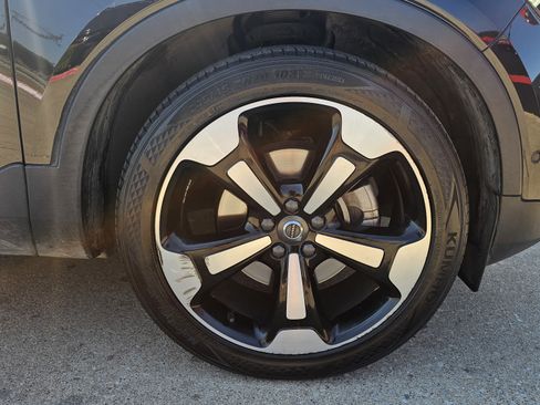 Used 2019 Volvo XC40 T5 Momentum image 17