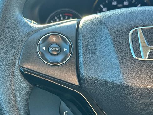 Used 2017 Honda HR-V LX image 18