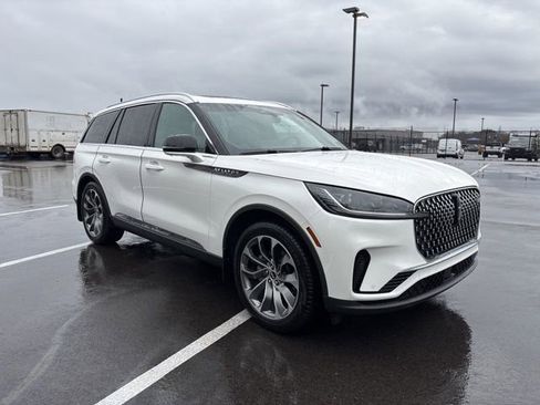 Certified 2025 Lincoln Aviator Reserve w/ Luxury Package image 6